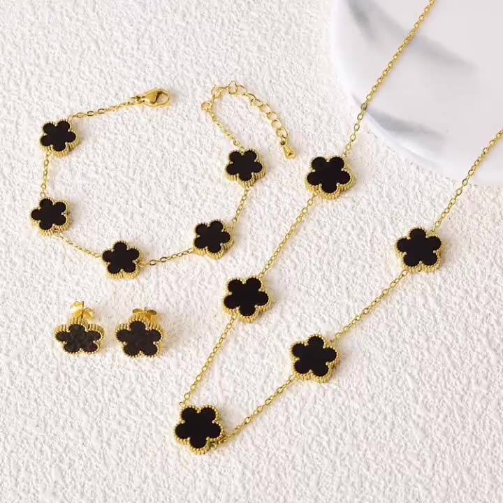 The girl's temperament is simple and individual, with a mature and elegant style. The five-leaf flower is a niche and retro titanium steel earrings, necklace, bracelet, set of earrings, and trendy earrings are all eye-catching and beautiful