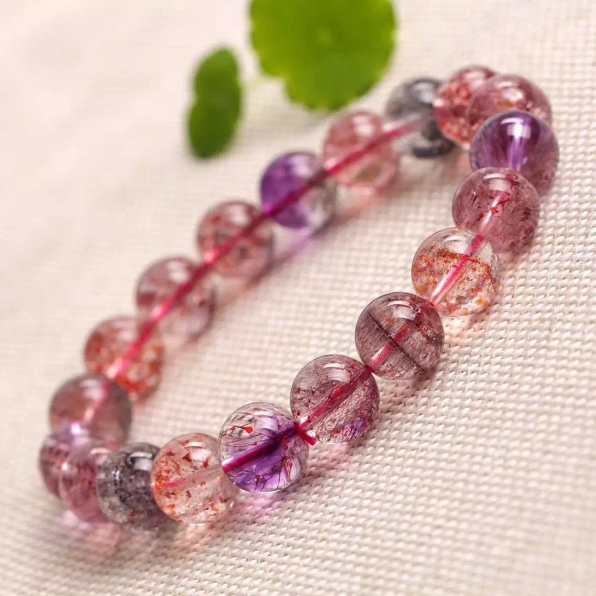Lingyun Crystal Natural Crystal Bracelet, Super Seven Blackcurrant Fairy Purple Hair Crystal Gold Strawberry Bracelet and jewelry, fashionable and trendy details Picture