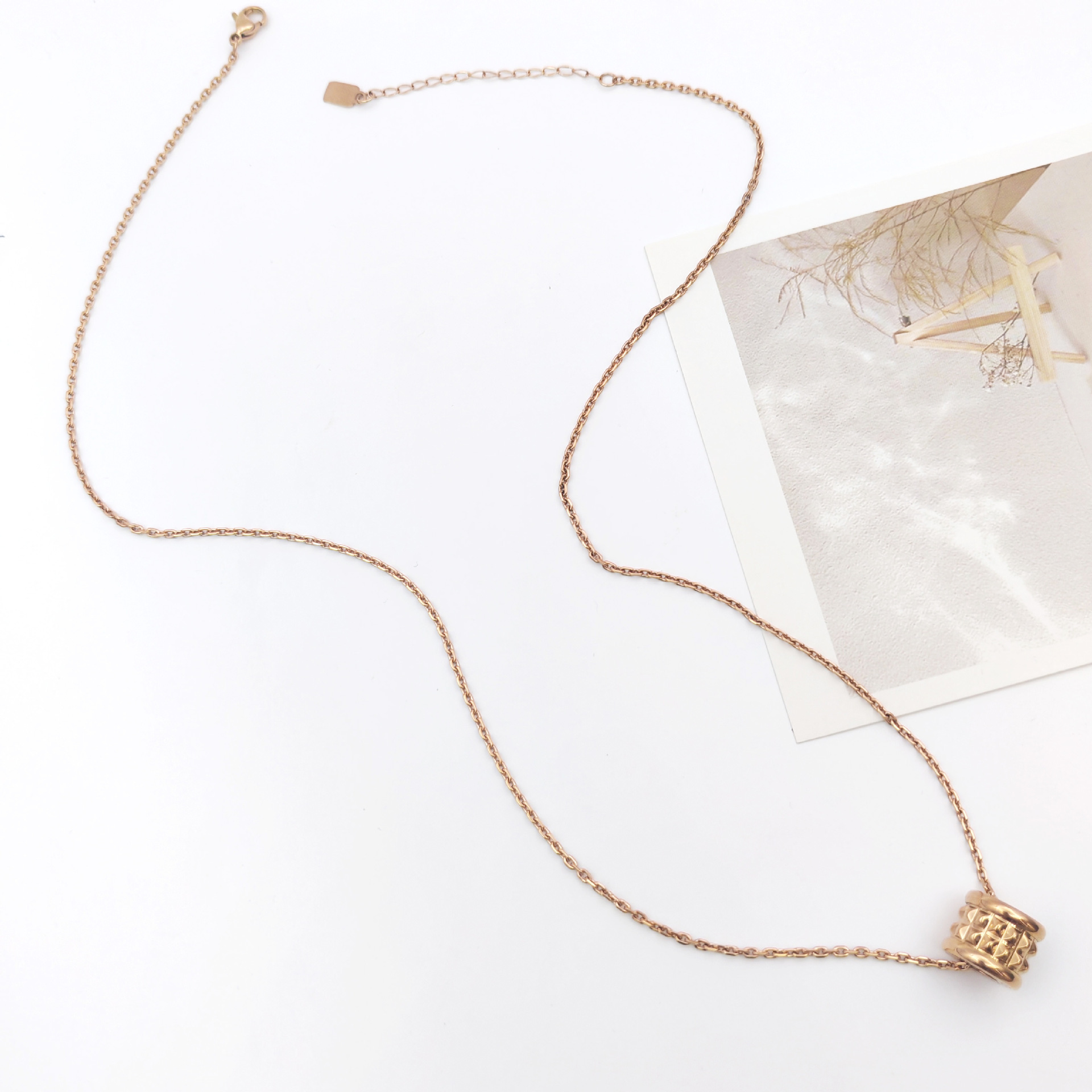 Fashionable and individual rose gold titanium steel necklace for women, diamond-encrusted collarbone chain, cylindrical thread pendant, no color fading, wear-resistant and durable Application Scenario