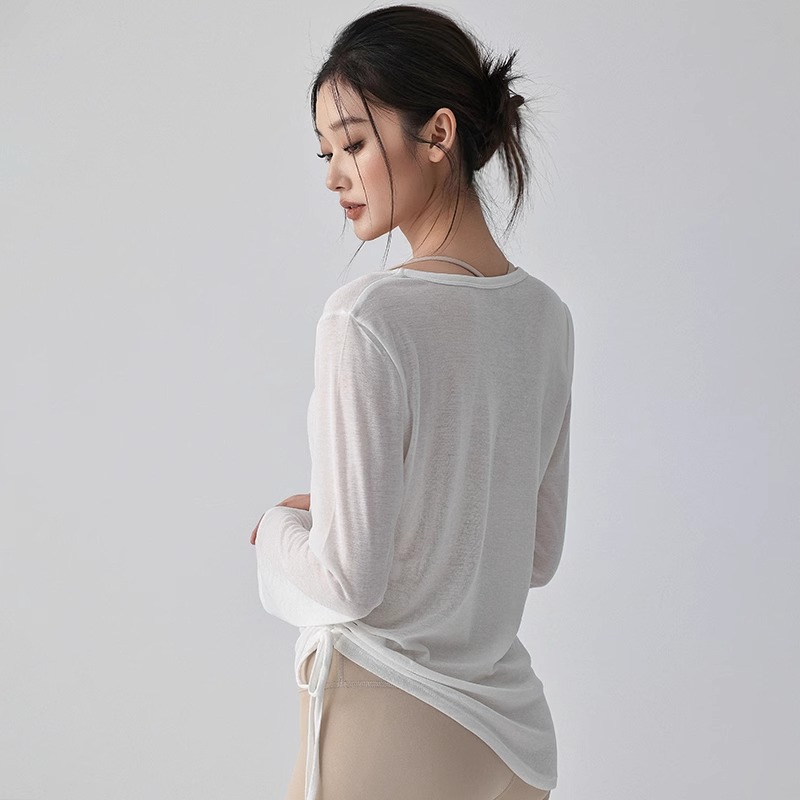 Summer yoga sun protection blouse for women's laid-back style slimming thin sporty loose short-sleeved T-shirt outfit display prop Application Scenario