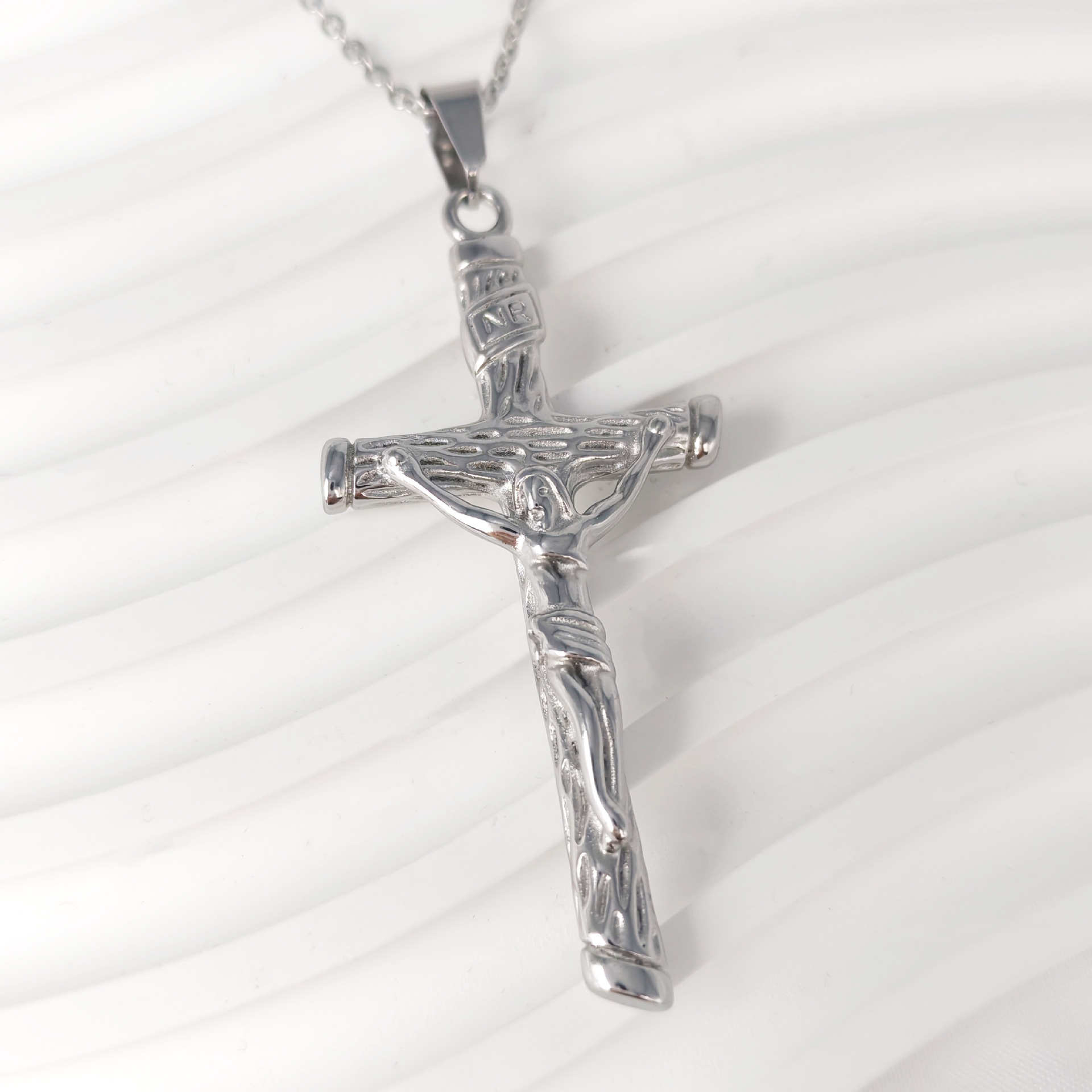 New European and American trendy titanium steel necklace, men's personalized hip-hop style skull pendant, women's sweater chain paired with accessories, high-end accessory jewelry Item Picture