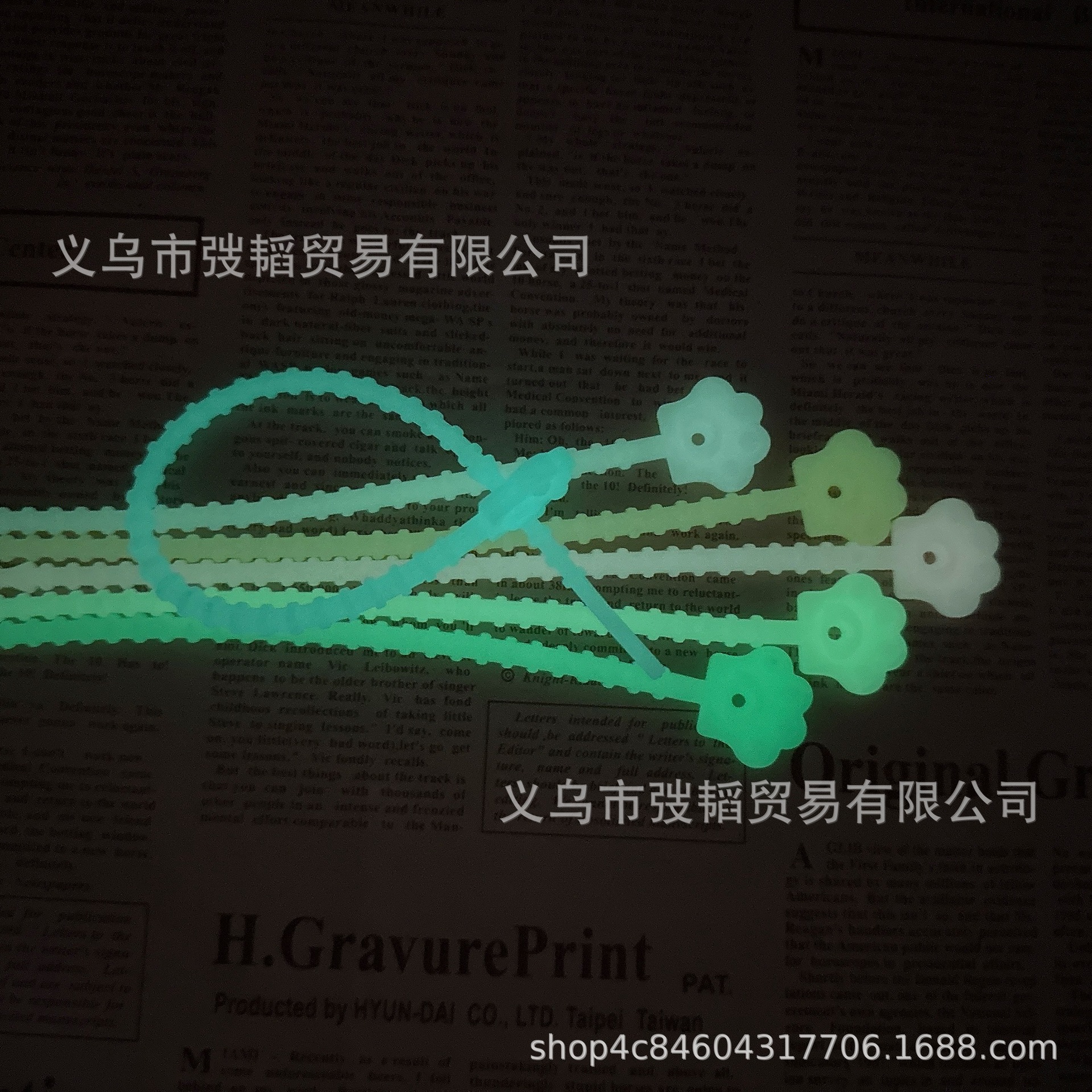 Korean version of natural rainbow rope with glow cat claws cat theme transparent fluorescent silicone cable tie handmade DIY accessories hair rope headwear cute creative new Application Scenario