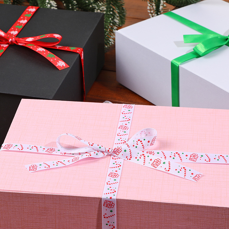 Cross-border Christmas decorative polyester webbing printed snowflake green and red ribbon bow gift packaging tape Application Scenario