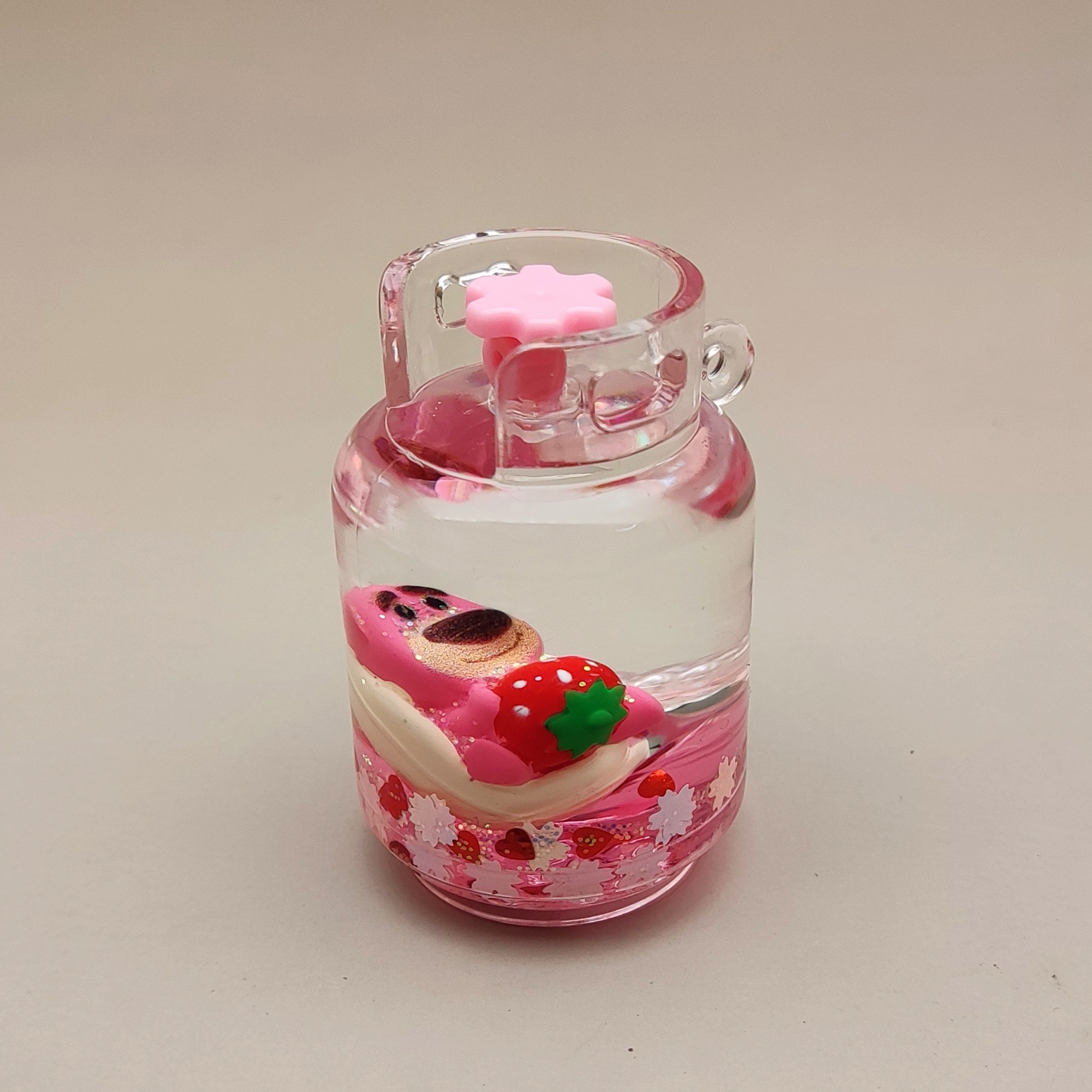 Creative acrylic sand bottle, pink strawberry bear keychain, car pendant, decorative accessory Application Scenario