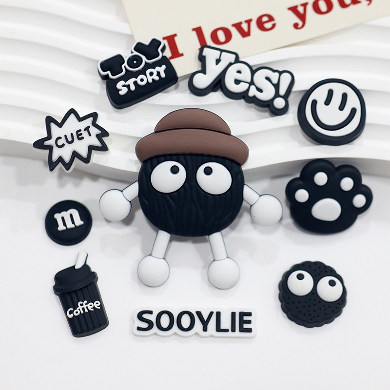 A variety of cartoon large hats Black briquets DIY material accessories Crocs buckle slipper water cup mobile phone case Personalized accessories DIY accessories creative decorations Application Scenario