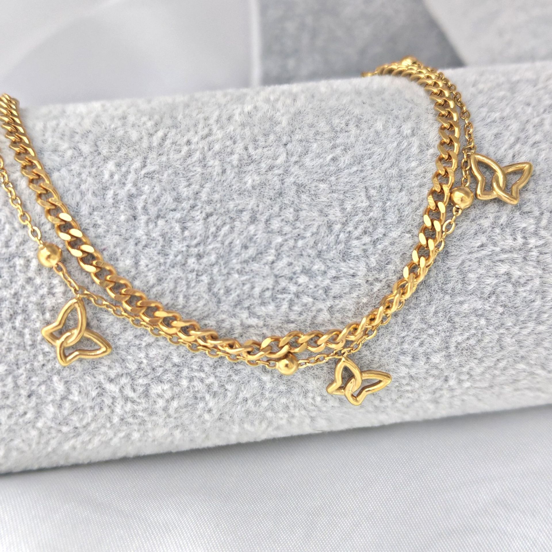 This is a trendy and fresh style zircon heart necklace that is both fashionable and versatile. It features a double-layer gold bracelet with butterfly elements and is a unique and delicate bracelet Specification image