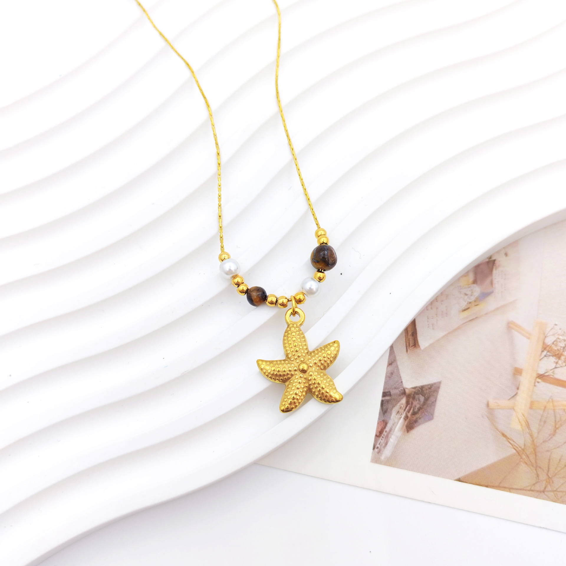 18K gold electroplated stainless steel vacuum pendant, DIY jewelry accessory, starfish necklace, summer ocean-style necklace pendant, beautiful and dazzling Application Scenario