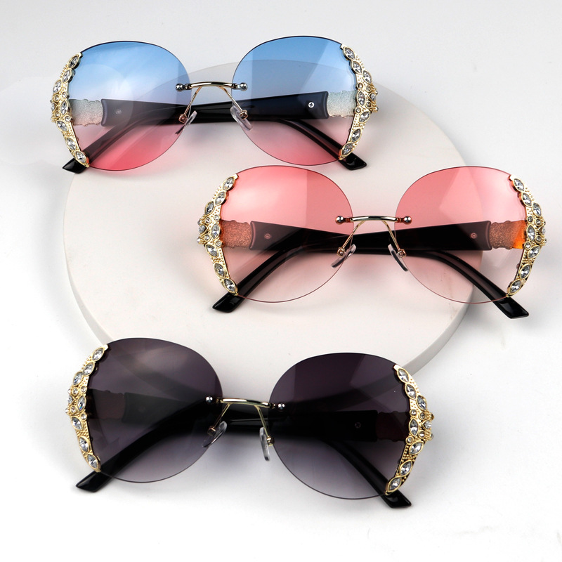 New European and American fashionable metal frameless diamond-encrusted personalized street style fashion show sunglasses, women's UV protection sunglasses, and fashionable and trendy accessories