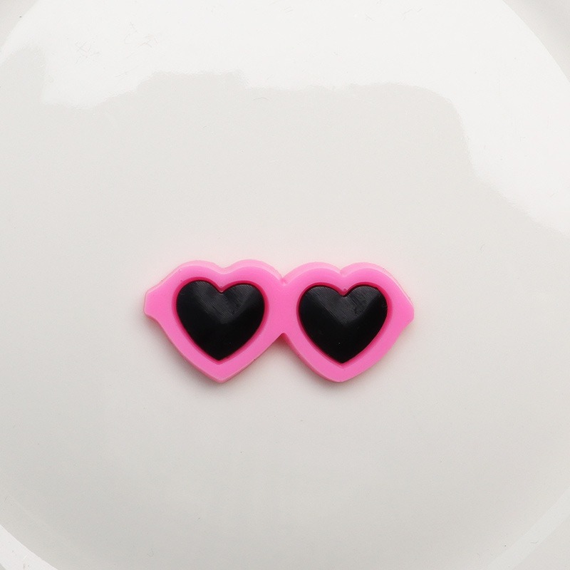 Love glasses storage box PVC soft plastic mobile phone case Crocs buckle DIY wholesale cup stick refrigerator patch Creative diy accessories practical portable protective glasses case Application Scenario