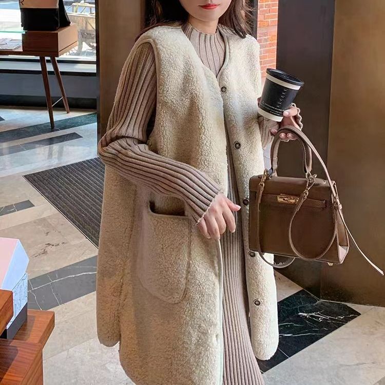 The 2023 new long loose faux lambskin vest for women is a mid-length fashionable and versatile vest for autumn and winter, with a scarf as a gift Specification image