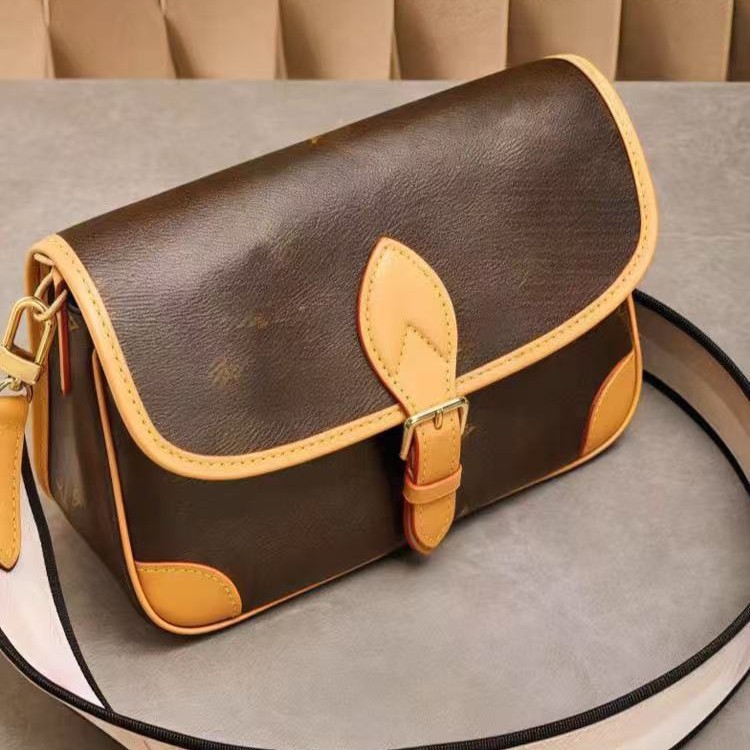 男士渠道货法棍包老花宽肩带单肩斜挎腋下包颗粒感强油润质感菱形点阵皮具男包袋