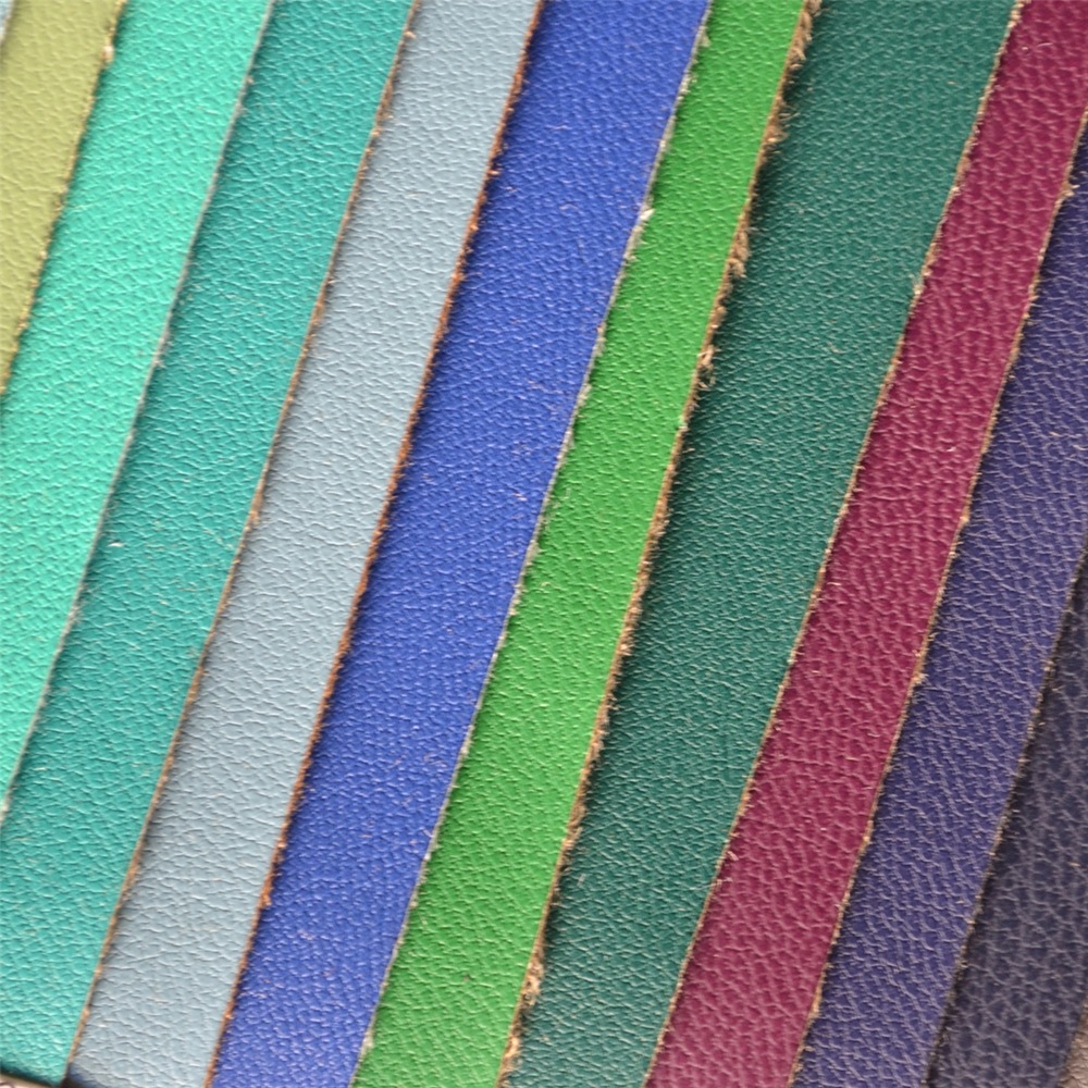 In stock, 0.6mm small sheep sheep pattern soft leather PU leather high-grade artificial leather fabric is available. It is suitable for fashionable bags and clothing. The PU leather has a fine texture and is an artificial leather details Picture