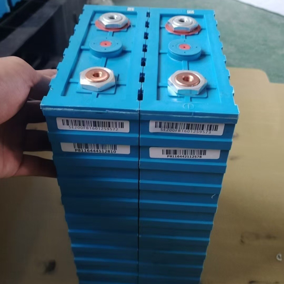 蓄电池实物图