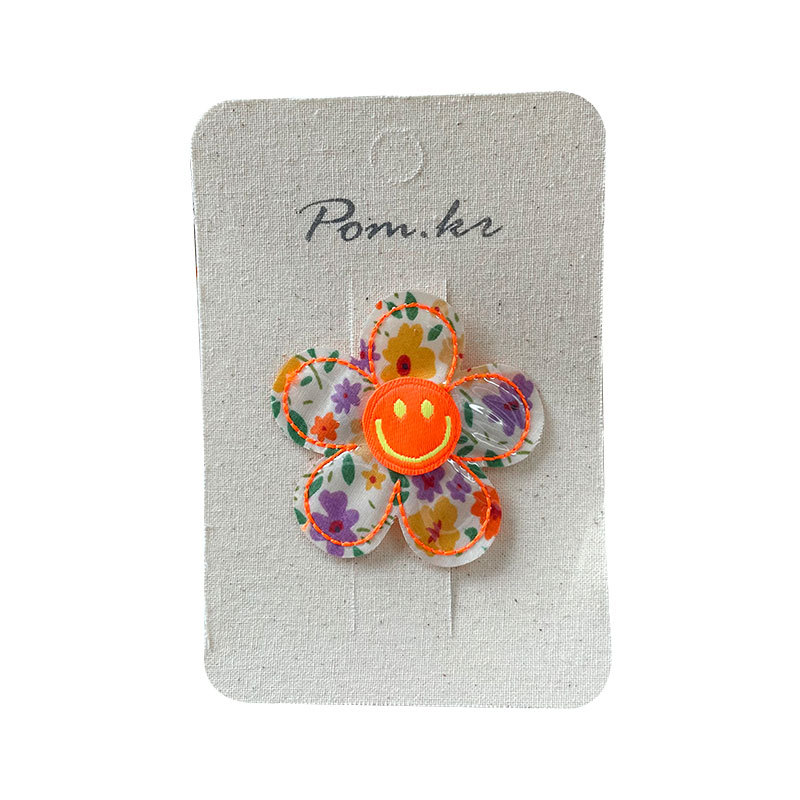 New Korean-style floral cartoon children's hair clip, creative side bangs clip, sweet bear bow hair accessory Item Picture