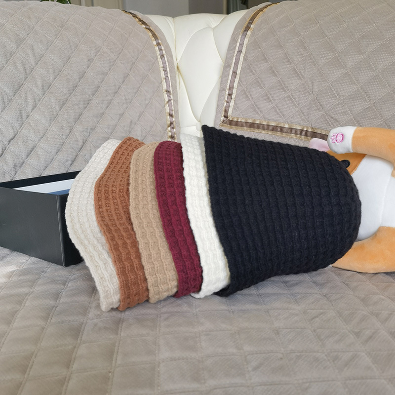 The new color-blocked fisherman hat for women is thickened and warm, covering the face. It's a bucket hat that looks good on the face in autumn and winter. The small checkered basin hat is trendy and versatile. The adult hat style is fashionable Application Scenario