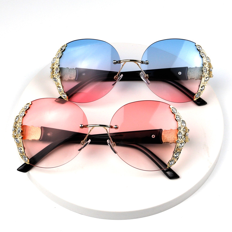 New European and American fashionable metal frameless diamond-encrusted personalized street style fashion show sunglasses, women's UV protection sunglasses, and fashionable and trendy accessories details Picture