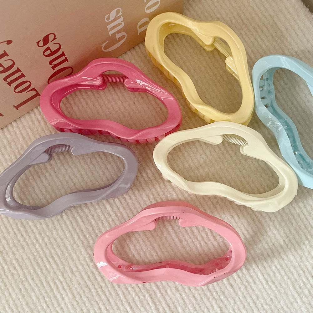 Candy-colored cloud grab clip, large shark clip headwear, women's back of the head hair clip, new popular style in 2025 Application Scenario