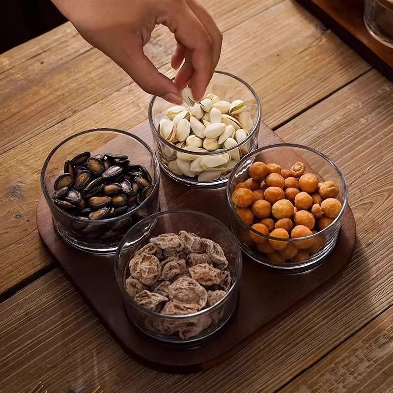 أطباق الفواكه المجففة ذات أطباق زجاجية دائرية مغطاة بأطباق الفواكه المجففة Item Picture