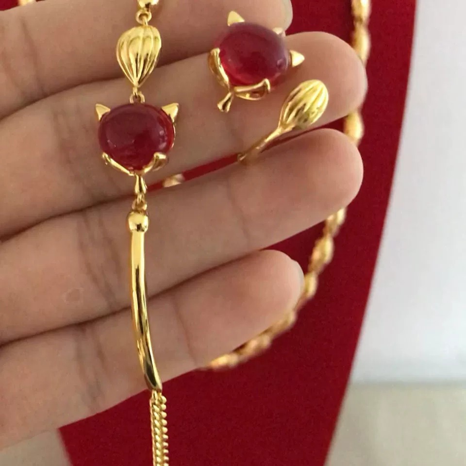 【2024 Necklace, Bracelet and Ring 】 Necklace, collarbone chain, women's non-fading yellow real sand gold pendant Application Scenario