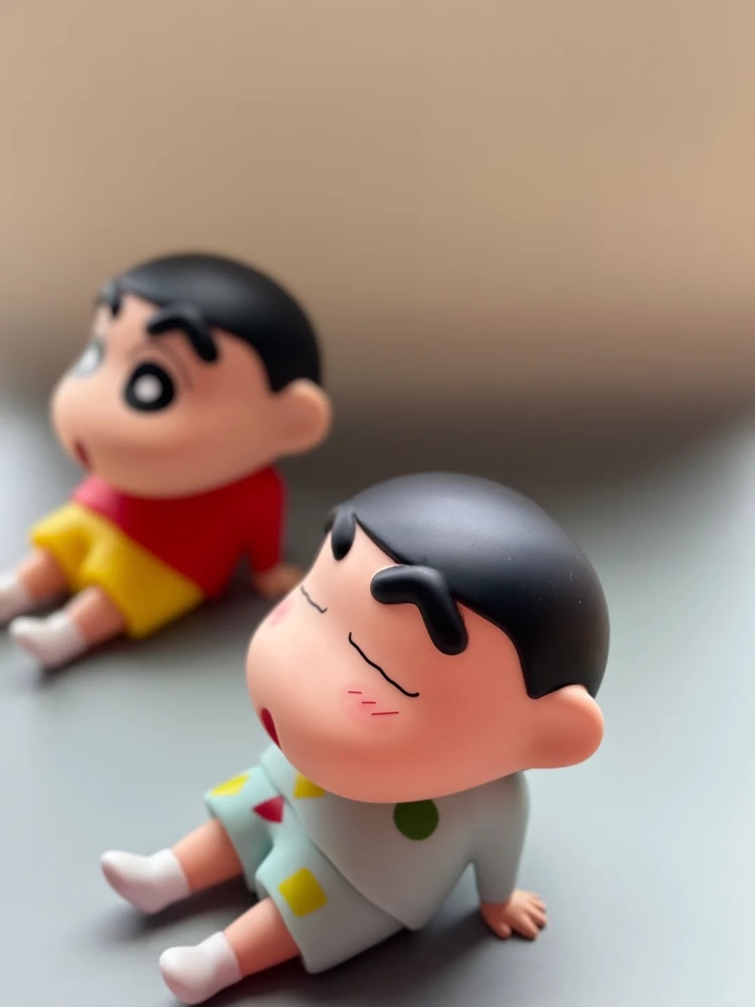 Crayon Shin-chan cute anime lazy person cartoon stand, phone stand, figurine, trendy toy tablet, desktop decoration pic 3