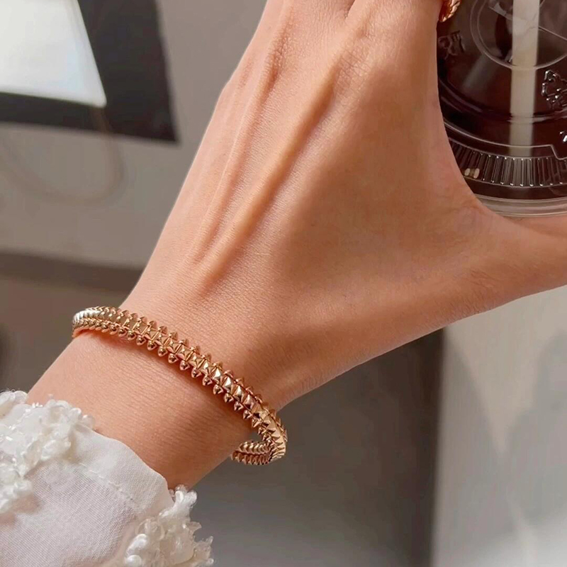 High-version V gold classic rivet bullet point couple bracelet, movable thick-plated 18K rose gold light luxury bracelet details Picture