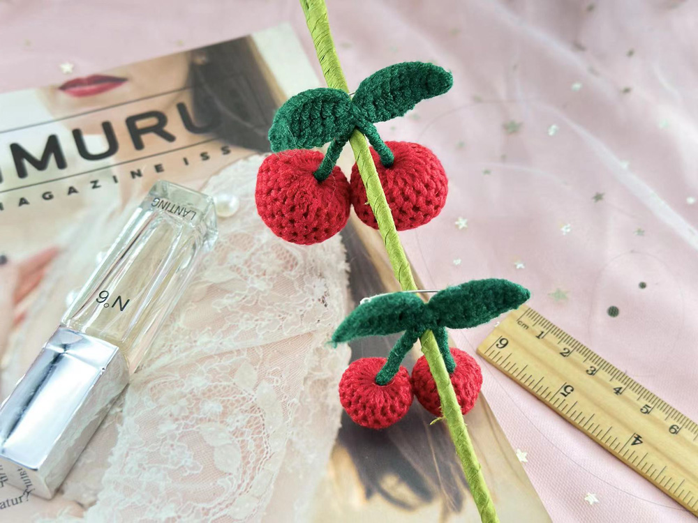 针织红色小樱桃胸针别针水果胸花毛线可爱包包衣服配饰挂件装饰品详情8