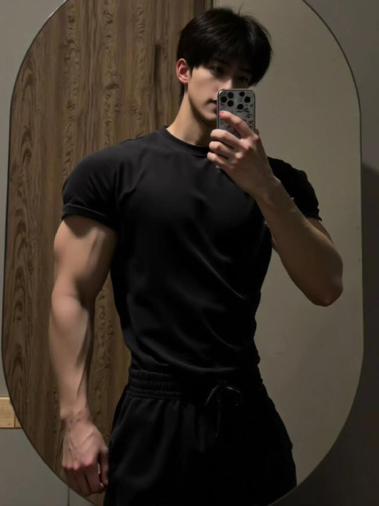 American retro black cuffs T-shirt for men, a heavyweight small neckline, slimming and muscular short-sleeved, shoulder three-quarter sleeve pic 2