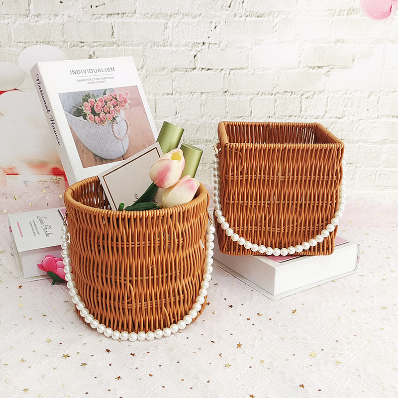 Hand-held flower basket, woven basket, ancient-style decorative gift basket, wedding souvenir gift box, rattan weaving gift box, willow weaving round tube details Picture