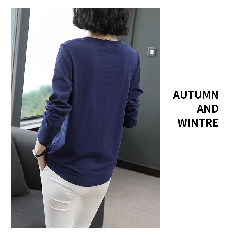 The new Korean long-sleeved T-shirt for women, paired with a base layer top, is a middle-aged mom look that exudes a youthful, loose and slimming vibe pic 9