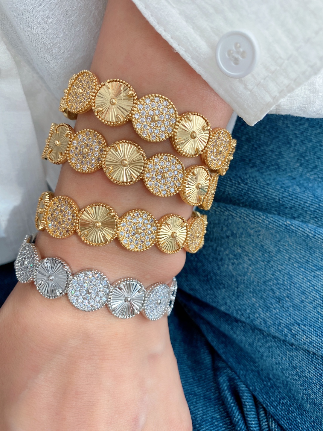 This retro C-shaped bracelet with an INS style from Europe and America is simple and versatile. It is a copper-plated real gold bracelet with an adjustable opening pic 2