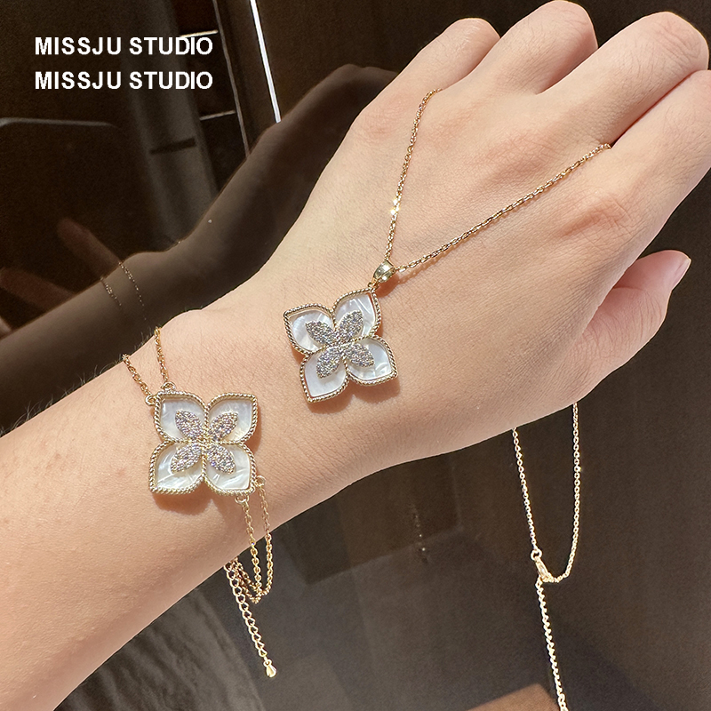 高级感法式白贝母四叶花项链手链耳环简约名媛气质百搭四叶草贝壳