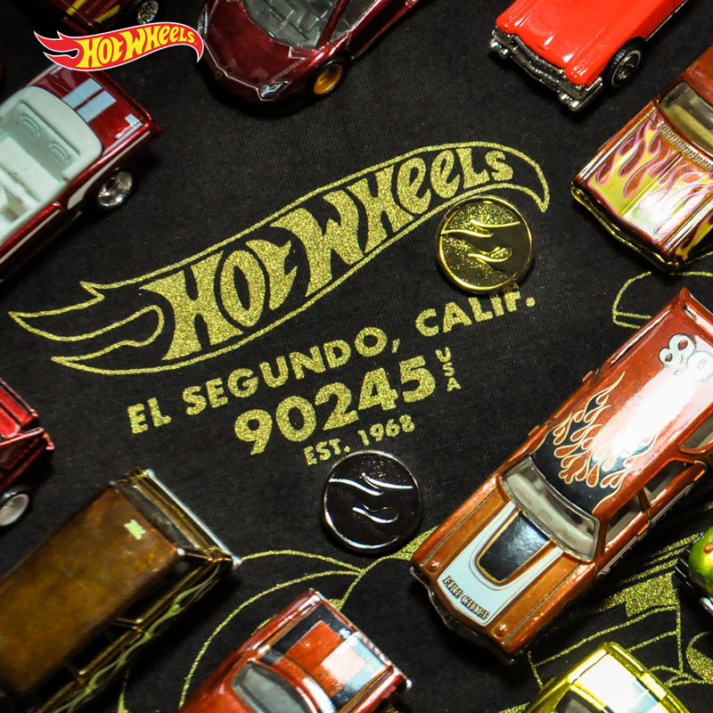 The first version of the official authorized alloy brooch from hotwheels features a gold-plated Super Treasure and a silver-plated Pubao badge Application Scenario