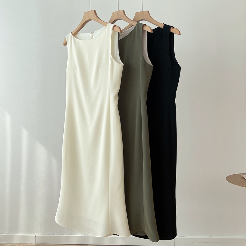 The*y acetate dress for spring and summer is a new style, fashionable and high-end sleeveless fishtail dress pic 36