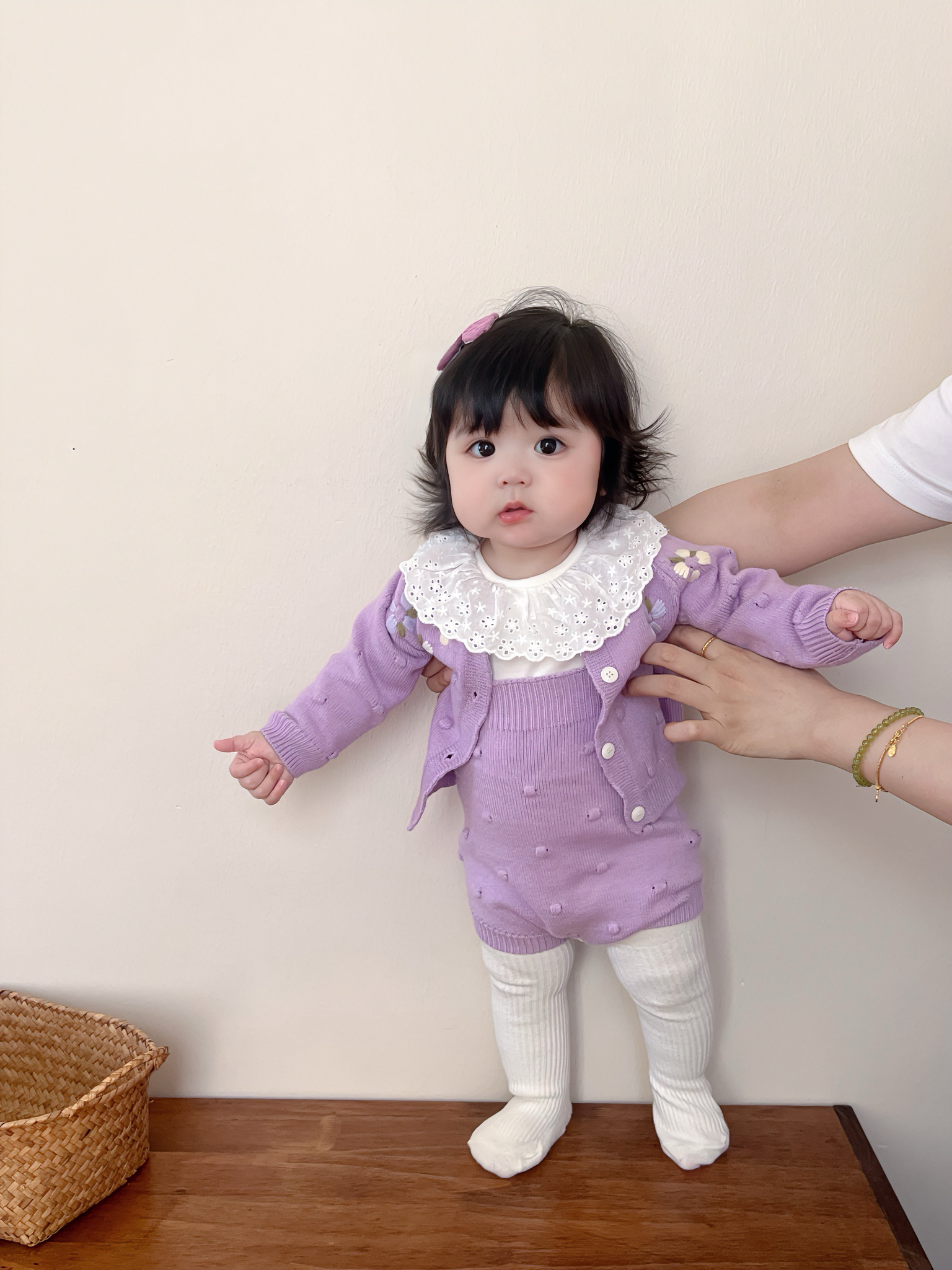 婴幼儿衣服秋季女童针织毛衣开衫吊带包屁哈衣周岁宝宝外出套装