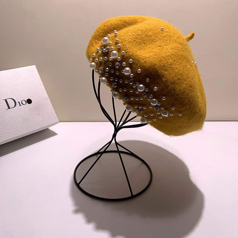 The 2025 new Korean-style beret for women's autumn and winter features a cute chanel-style design with beaded beading that accentuates the face. It's a woolen bud cap Item Picture