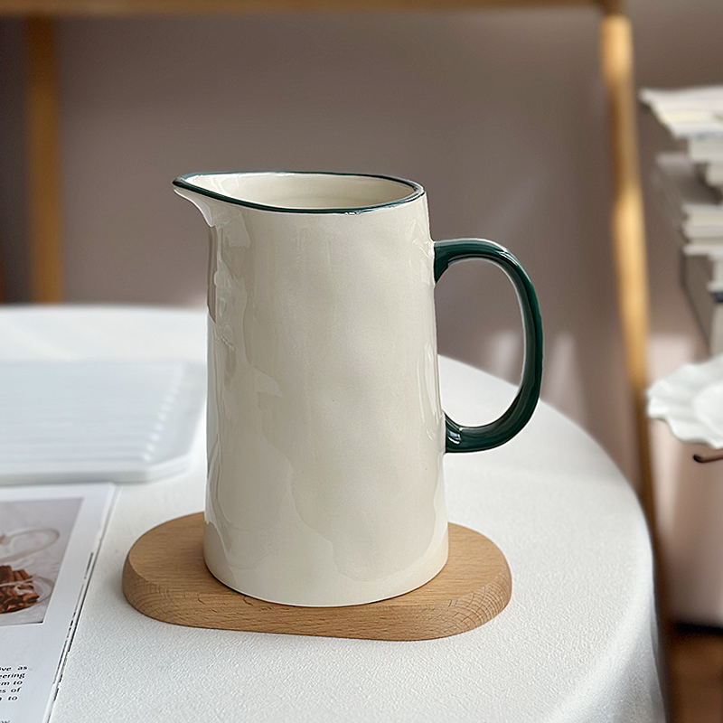 半颗橘子HO 淡雅乳白绿柄冷水壶家用油壶北欧风简约插花平清新陶