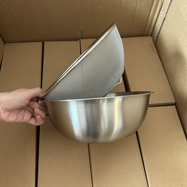 Export trade order! It's actually quite useful! 304 stainless steel draining basket, vegetable washing, egg beating and rice washing basin