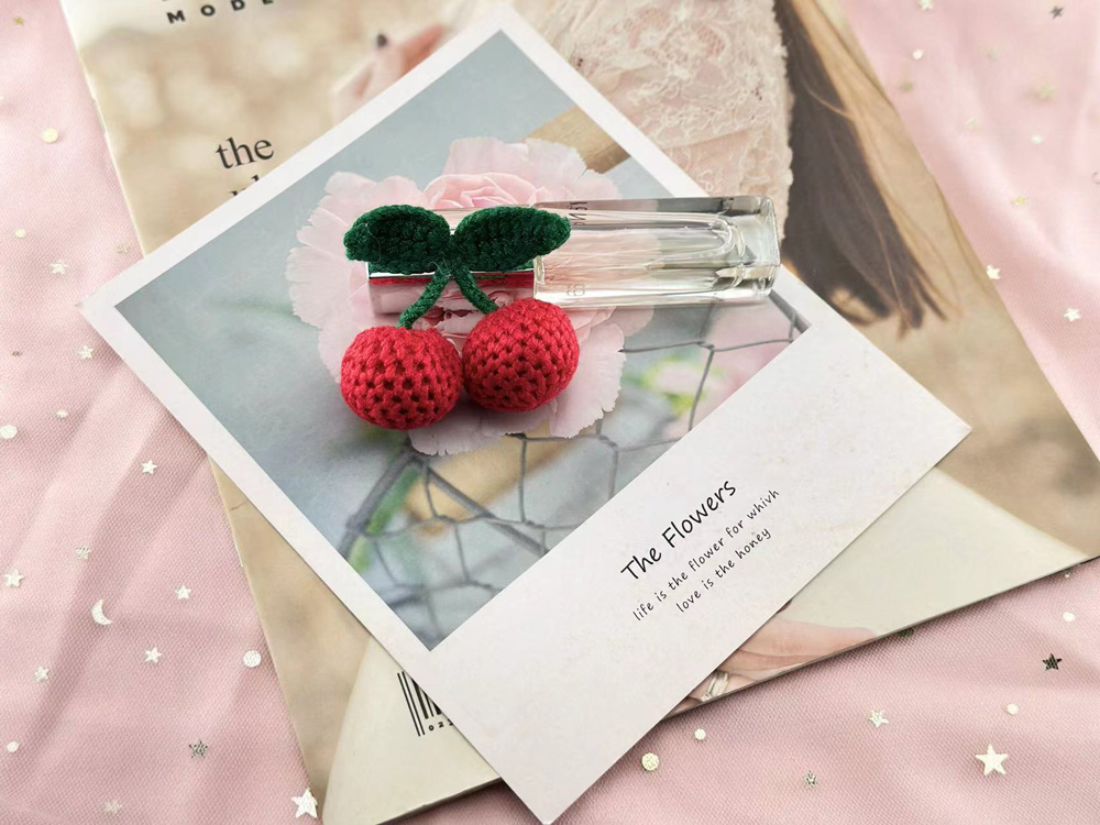 针织红色小樱桃胸针别针水果胸花毛线可爱包包衣服配饰挂件装饰品详情1