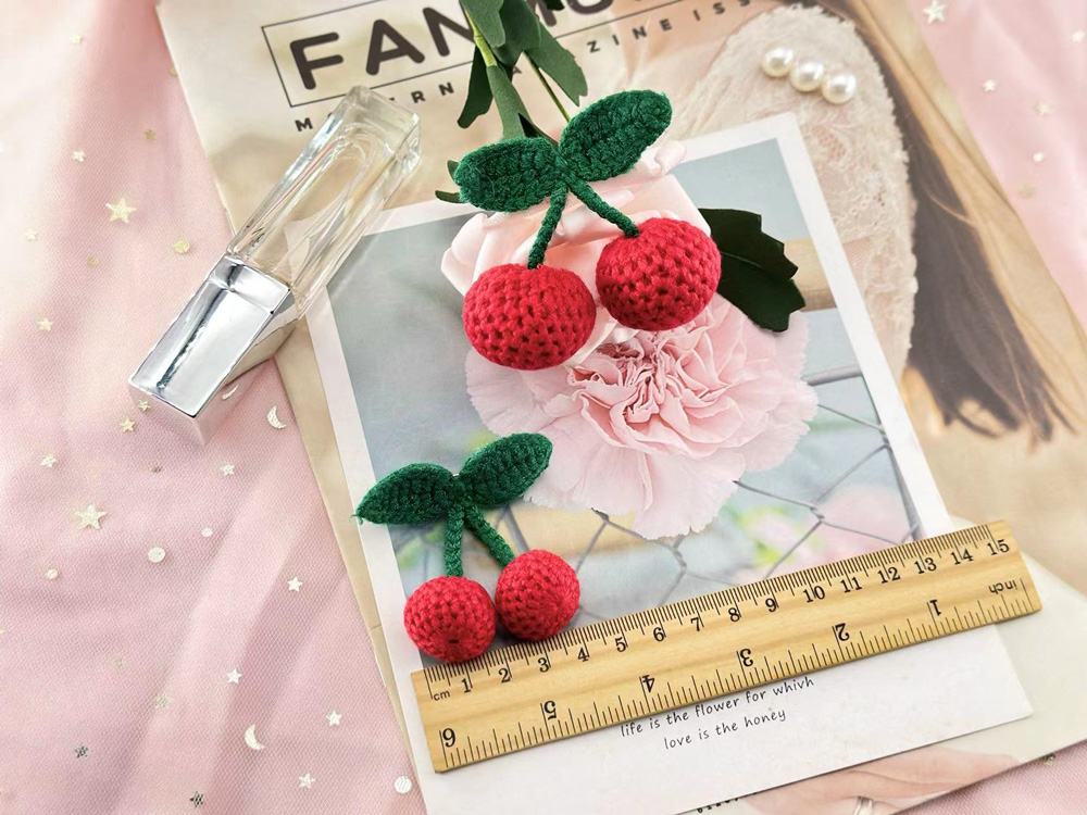 针织红色小樱桃胸针别针水果胸花毛线可爱包包衣服配饰挂件装饰品详情3