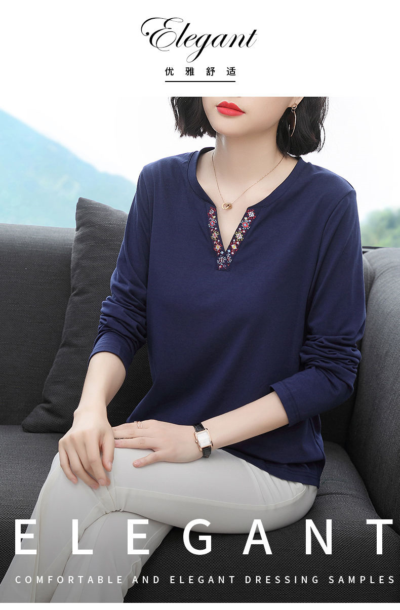 The new Korean long-sleeved T-shirt for women, paired with a base layer top, is a middle-aged mom look that exudes a youthful, loose and slimming vibe pic 2