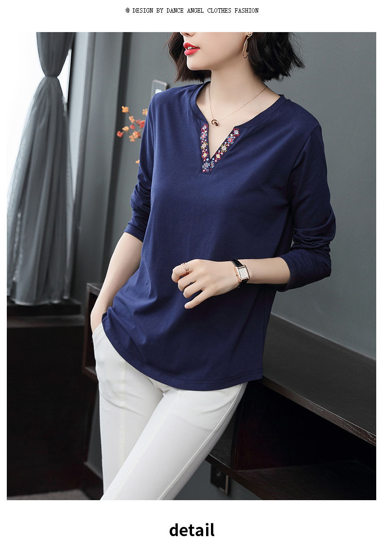 The new Korean long-sleeved T-shirt for women, paired with a base layer top, is a middle-aged mom look that exudes a youthful, loose and slimming vibe pic 7