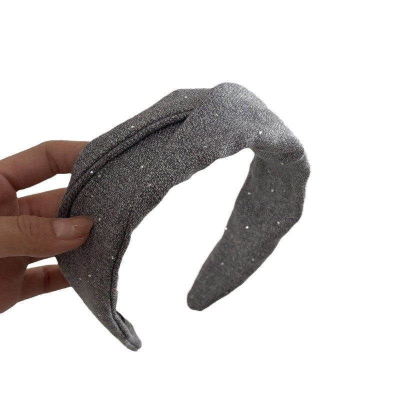 A new high-top hair accessory featuring a wide foldable headband with rhinestones and a delicate hairband from the US Item Picture