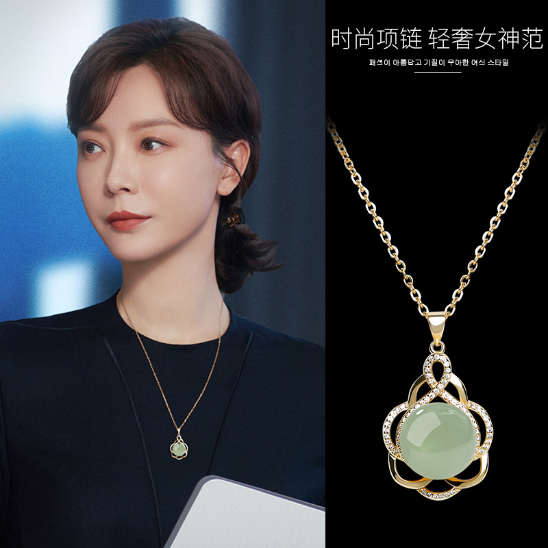 和田玉项链2025新款爆款轻奢小众纯银锁骨链玉石吊坠毛衣链女长款