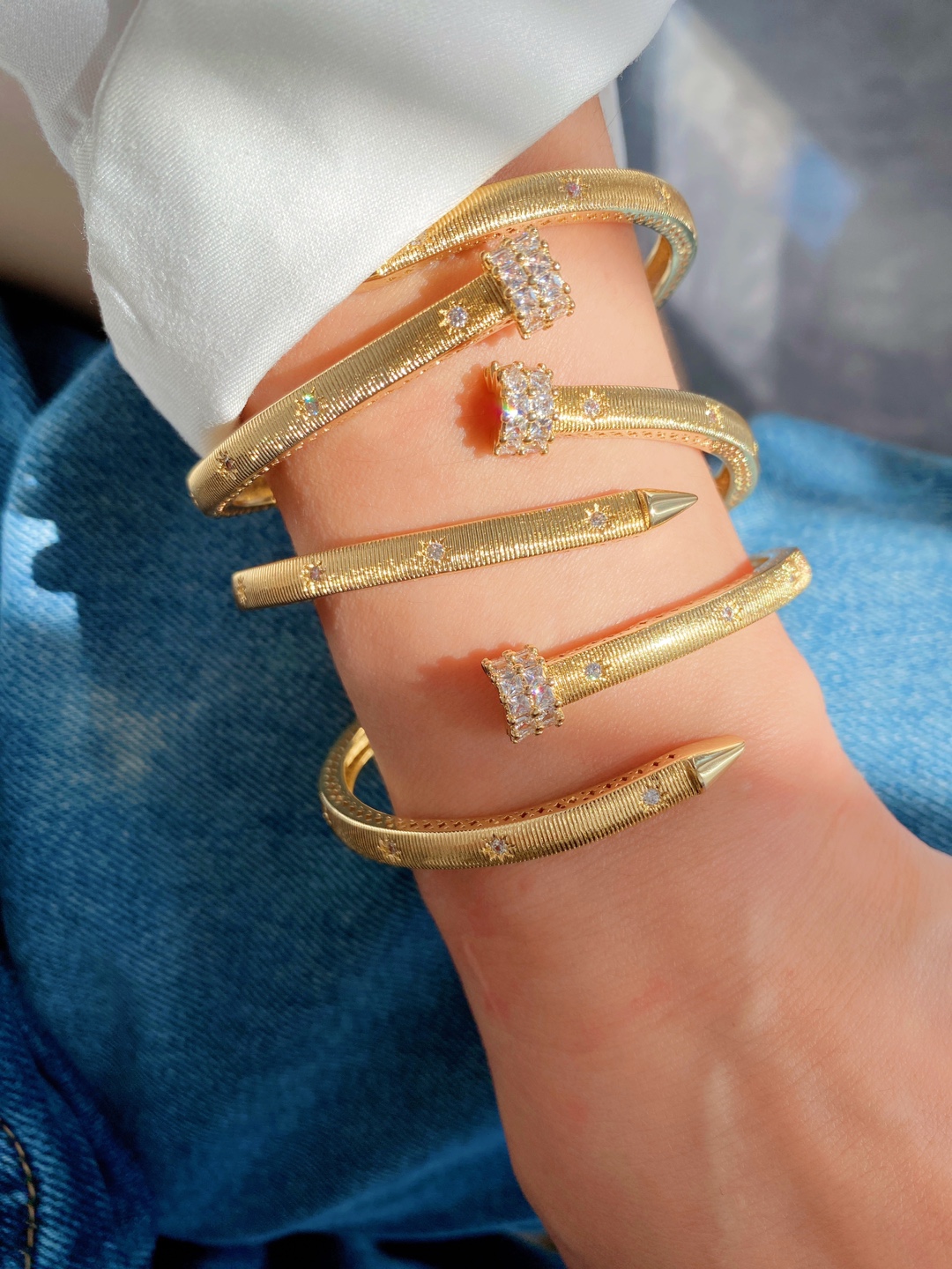 Court style retro brushed bracelet ring, niche light luxury high-end bracelet, gold 瓖 diamond buckle bracelet manufacturer pic 1