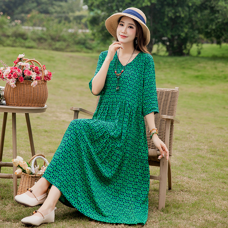 High-End Plus-Size Women's Dress That Accentuates The Belly And Makes One Look Slimmer, A Retro Northeastern Large-Flowered Fabric Dress With A Wide Swing, And A Beach Dress For The Elderly details Picture