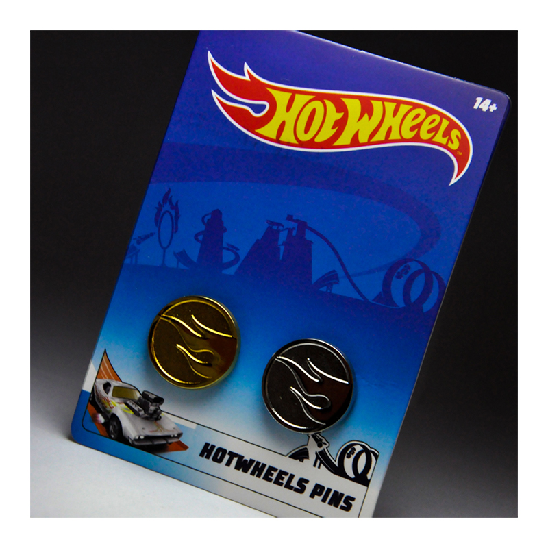 The first version of the official authorized alloy brooch from hotwheels features a gold-plated Super Treasure and a silver-plated Pubao badge Item Picture