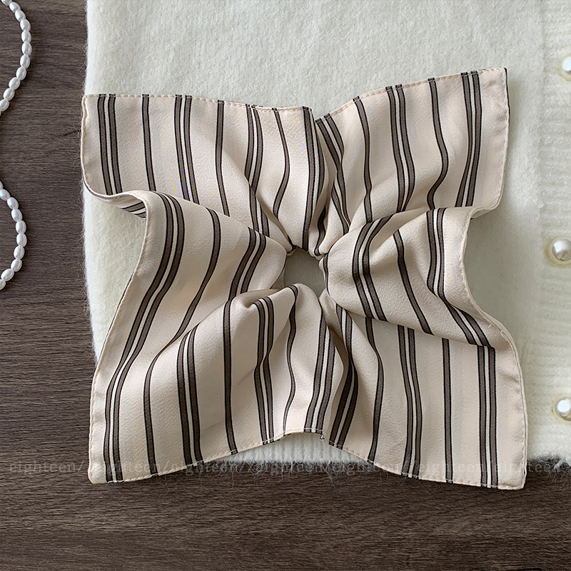 A super large beige striped square scarf with a large hair tie for women, exuding a sense of sophistication and elegance. It features a square hair accessory and a hair tie Item Picture