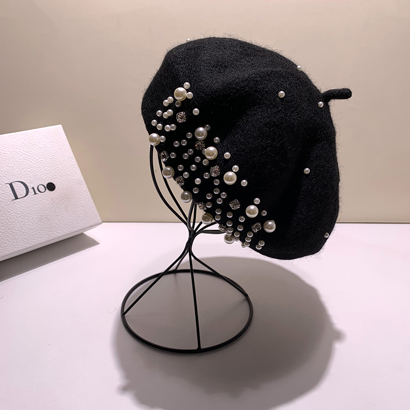 The 2025 new Korean-style beret for women's autumn and winter features a cute chanel-style design with beaded beading that accentuates the face. It's a woolen bud cap Specification image