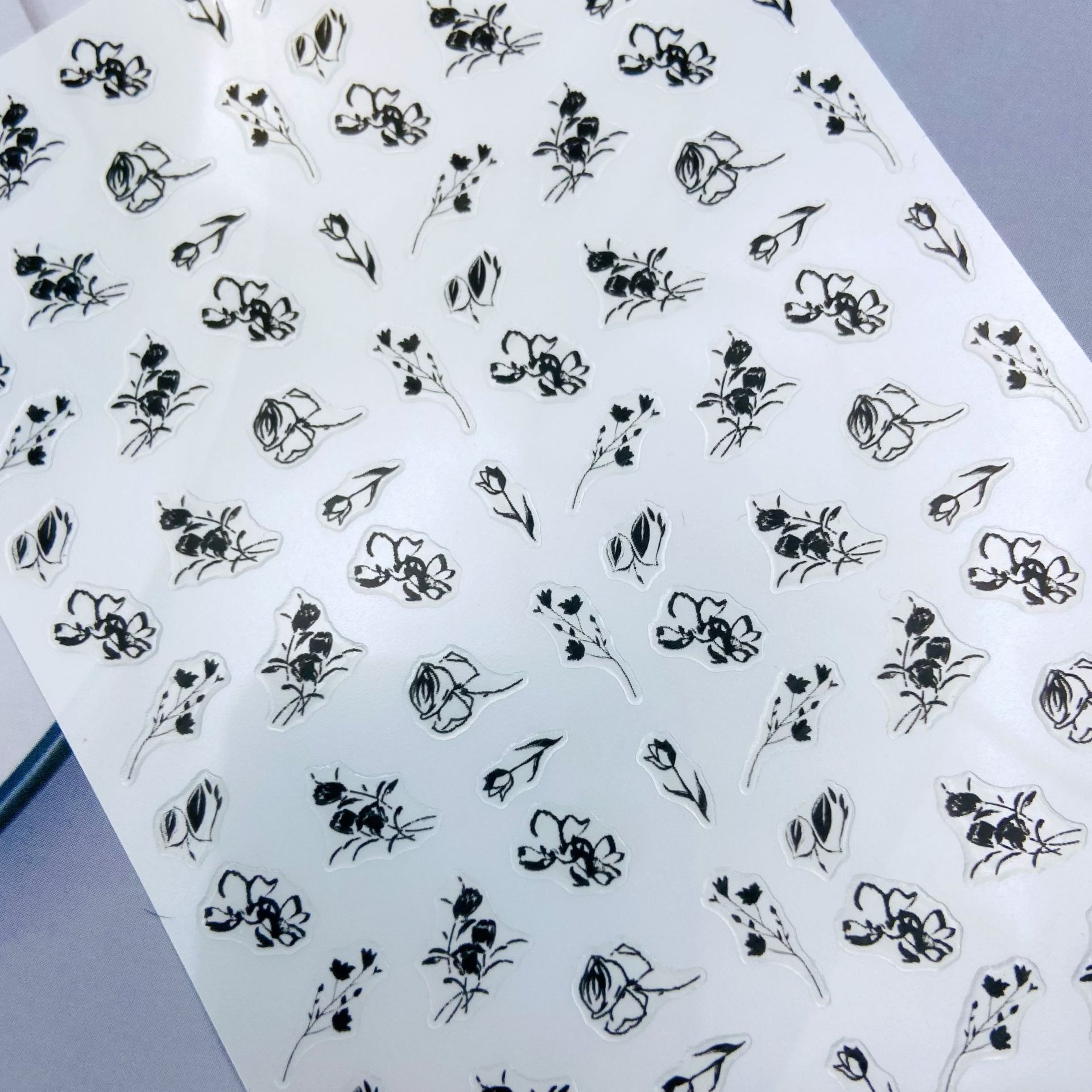 A new series of DIY Japanese-style synchronous thin and transparent back adhesive nail stickers with fresh and small floral patterns Item Picture