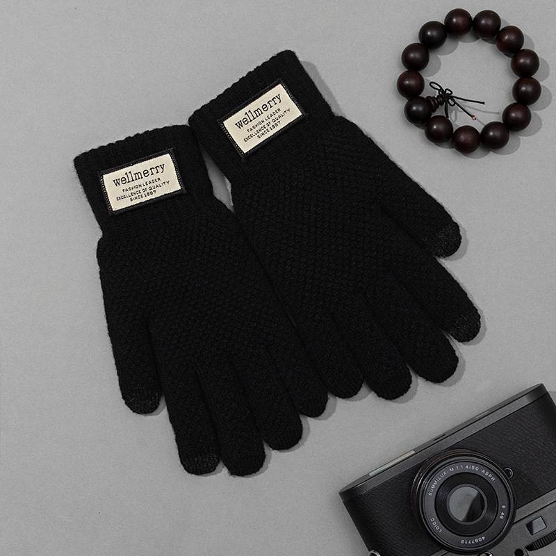 Autumn and winter warm gloves for men: Loose, large-sized woolen knitted gloves with fleece touch screen cold-proof cycling gloves Application Scenario